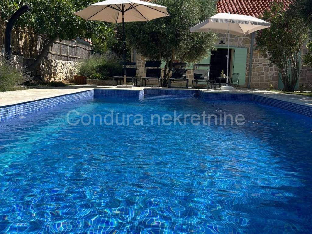 Kamena kuća, Prodaja, Privlaka, Privlaka