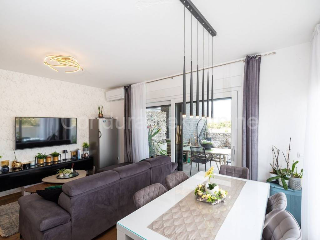 Apartman s okućnicom, Prodaja, Nin, Zaton