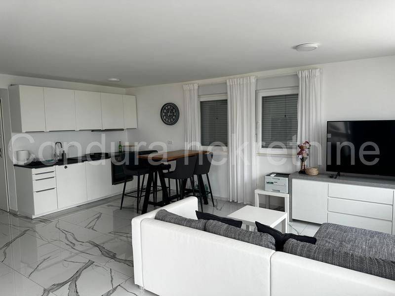 Apartman na moru, Prodaja, Vir, Vir
