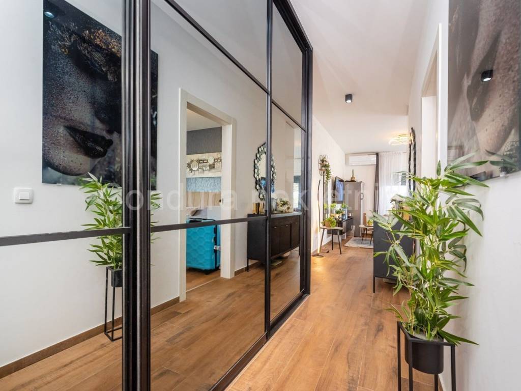 Apartman s okućnicom, Prodaja, Nin, Zaton