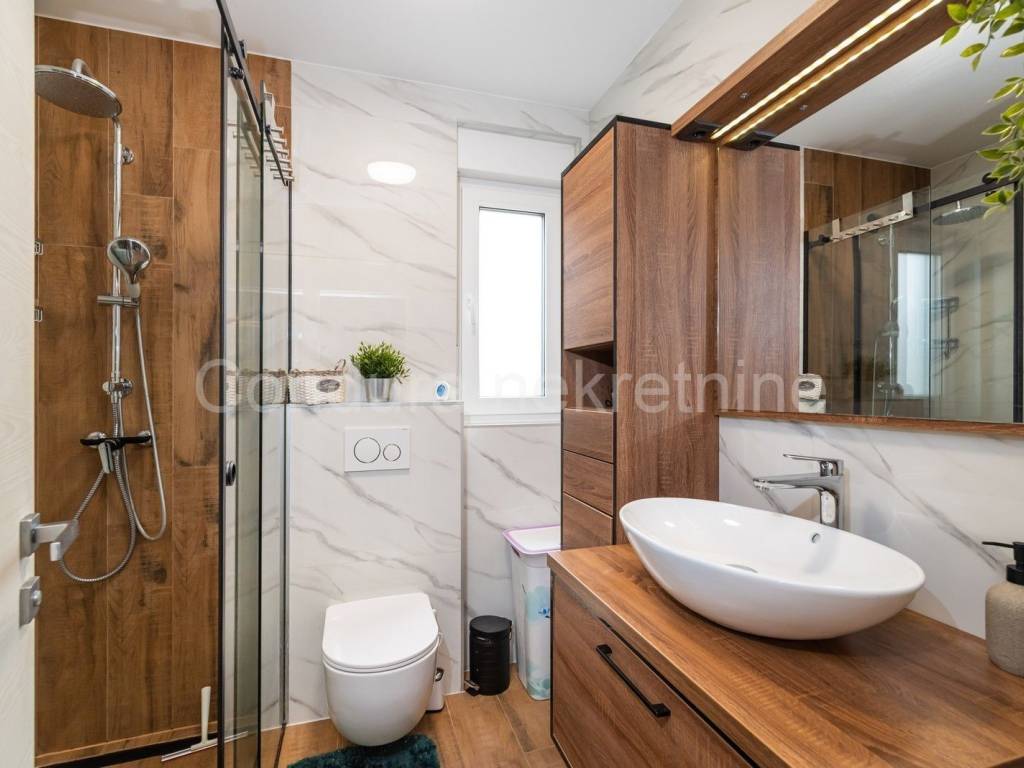 Apartman s okućnicom, Prodaja, Nin, Zaton