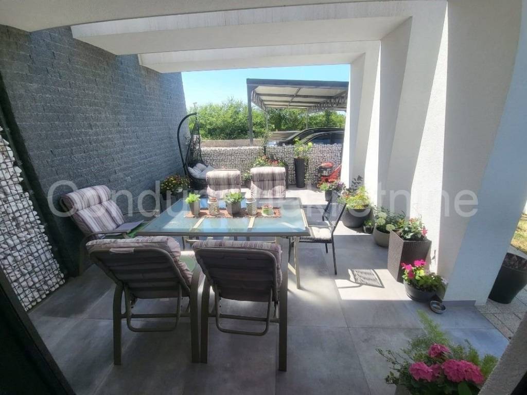 Apartman s okućnicom, Prodaja, Nin, Zaton