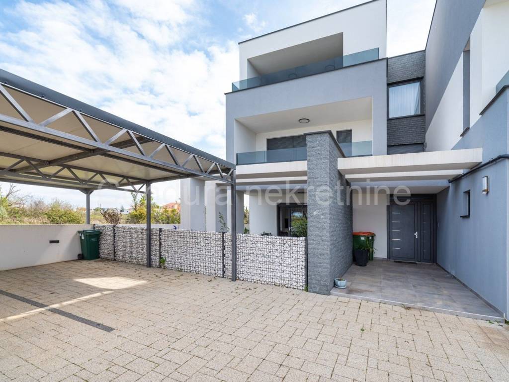 Apartman s okućnicom, Prodaja, Nin, Zaton