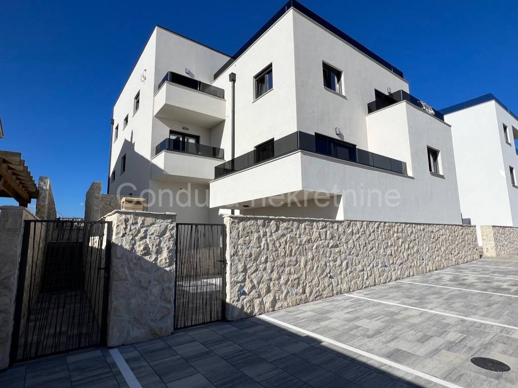 Apartman na moru, Prodaja, Povljana, Povljana
