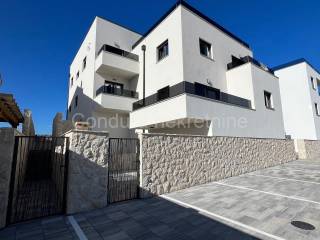 Apartman na moru, Prodaja, Povljana, Povljana