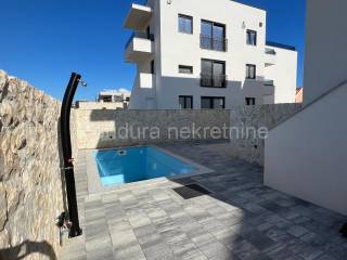 Apartman na moru, Prodaja, Povljana, Povljana