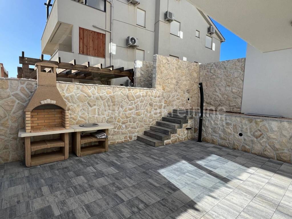 Apartman na moru, Prodaja, Povljana, Povljana