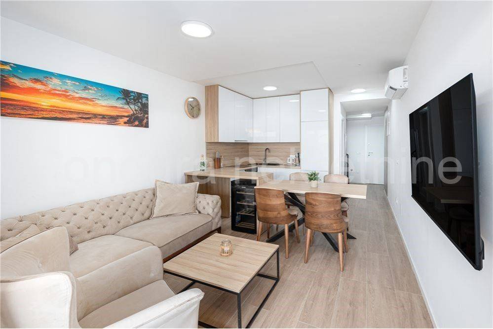 Apartman na moru, Prodaja, Povljana, Povljana