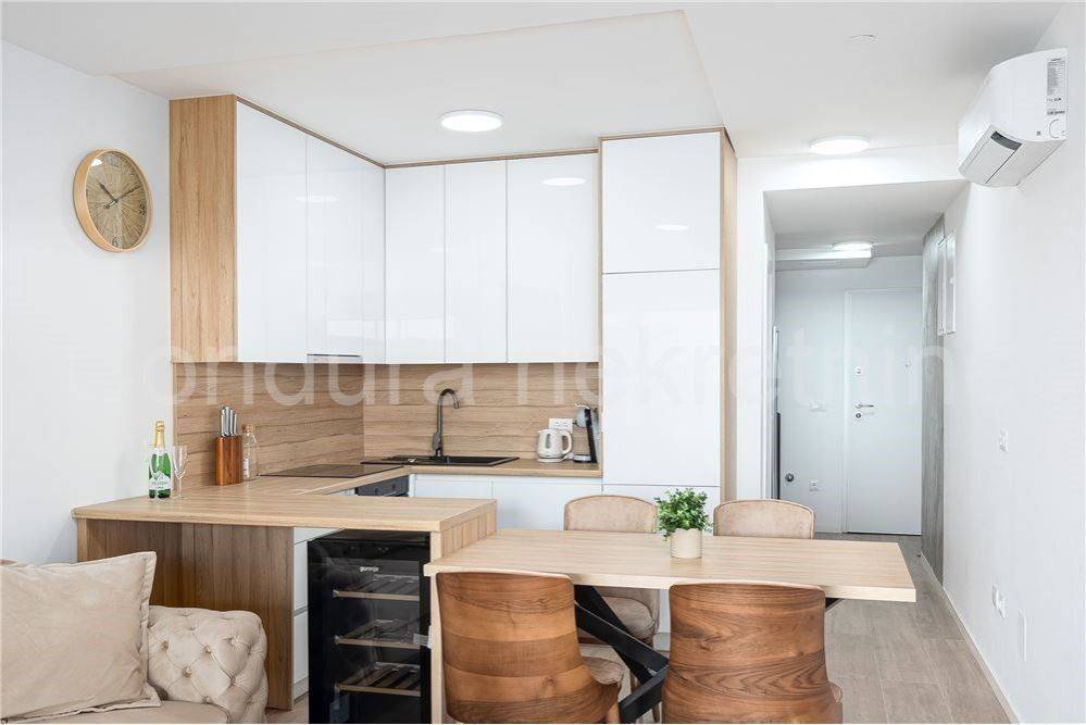 Apartman na moru, Prodaja, Povljana, Povljana