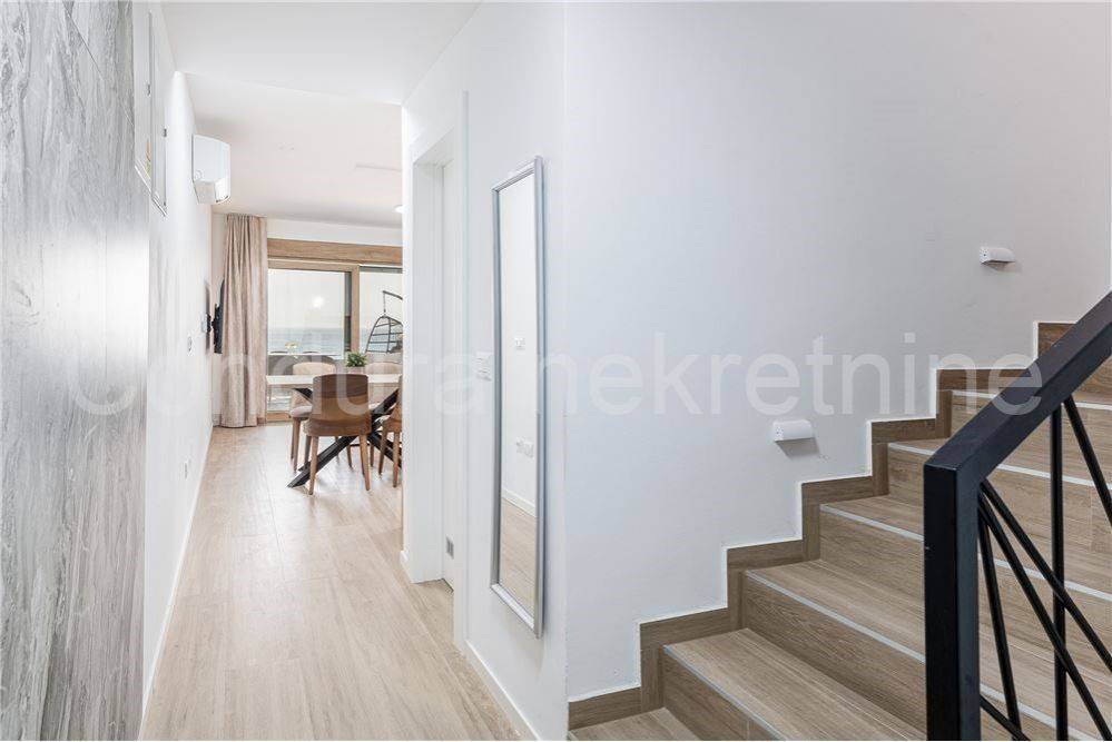 Apartman na moru, Prodaja, Povljana, Povljana