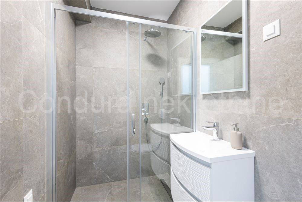 Apartman na moru, Prodaja, Povljana, Povljana