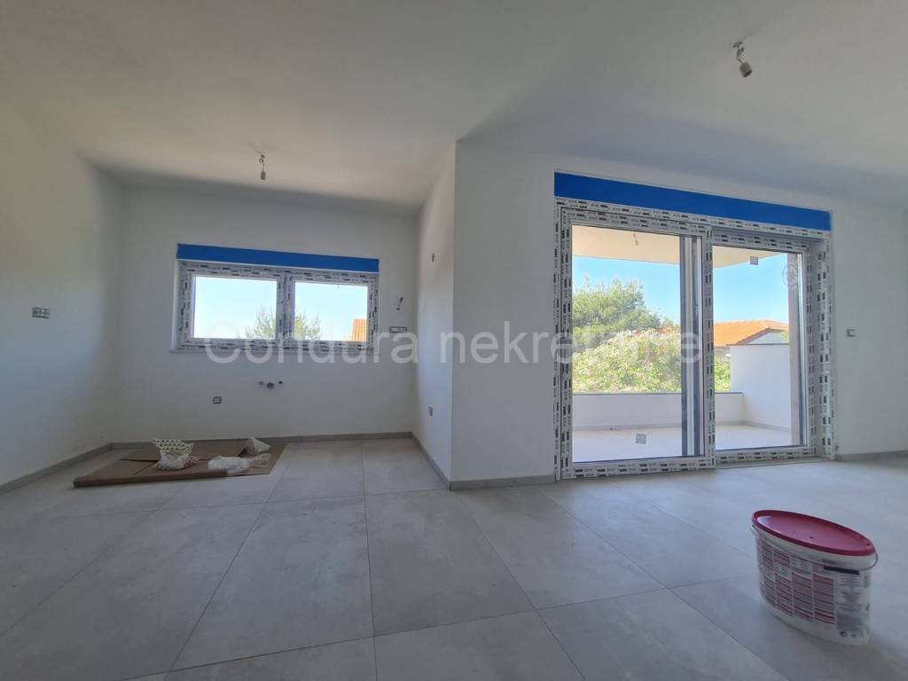 Apartman na moru, Prodaja, Vir, Vir