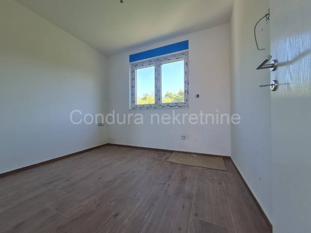 Apartman na moru, Prodaja, Vir, Vir