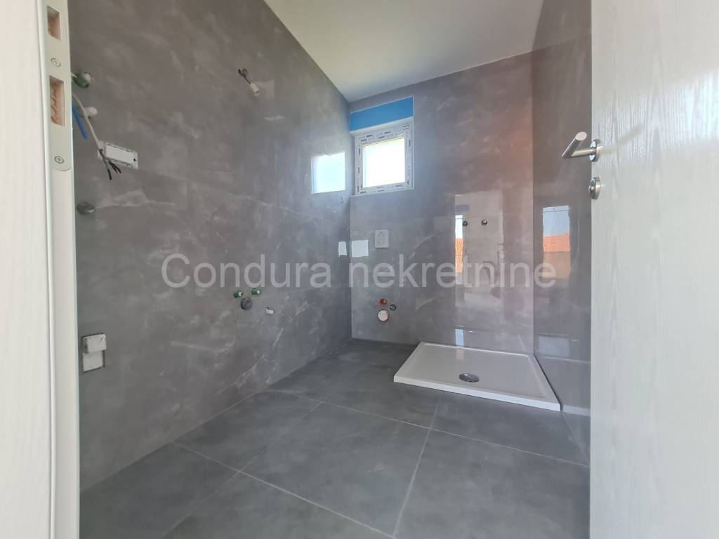 Apartman na moru, Prodaja, Vir, Vir