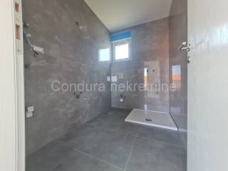 Apartman na moru, Prodaja, Vir, Vir