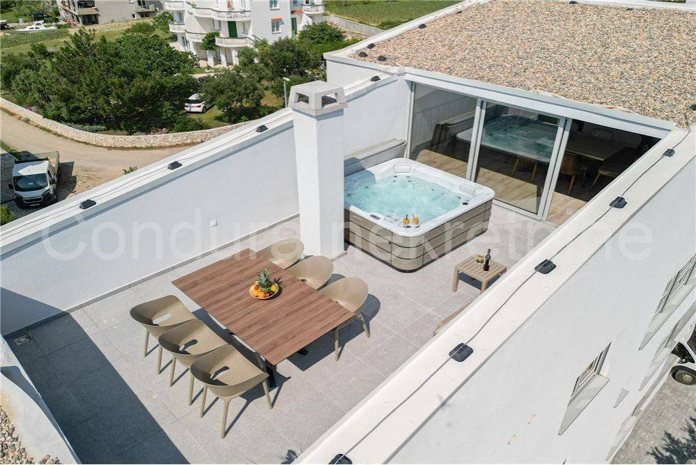 Apartman na moru, Prodaja, Povljana, Povljana