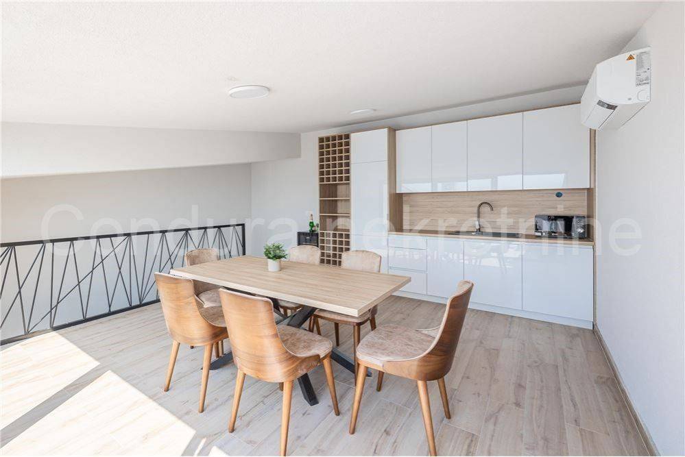Apartman na moru, Prodaja, Povljana, Povljana