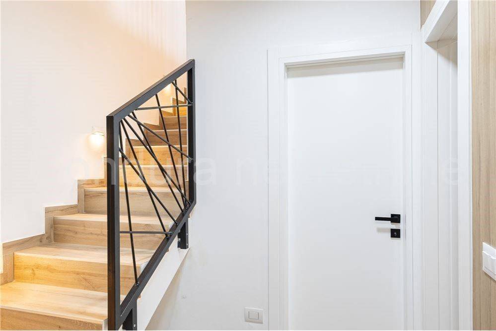 Apartman na moru, Prodaja, Povljana, Povljana