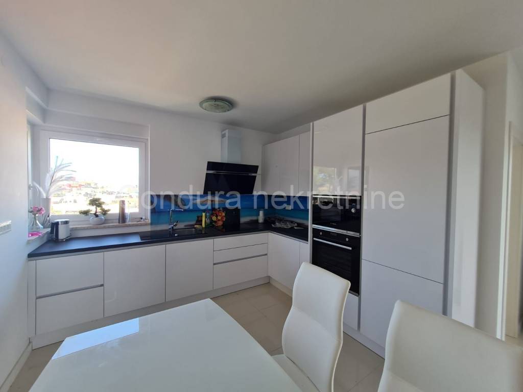 Apartman na moru, Prodaja, Nin, Nin