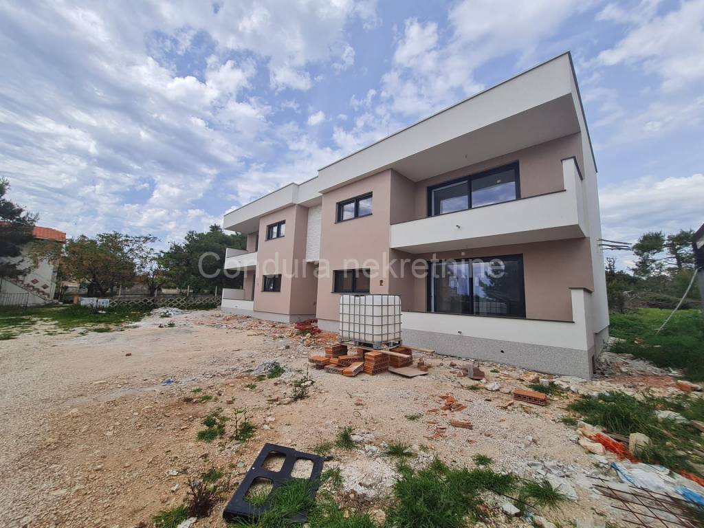 Apartman na moru, Prodaja, Vir, Vir