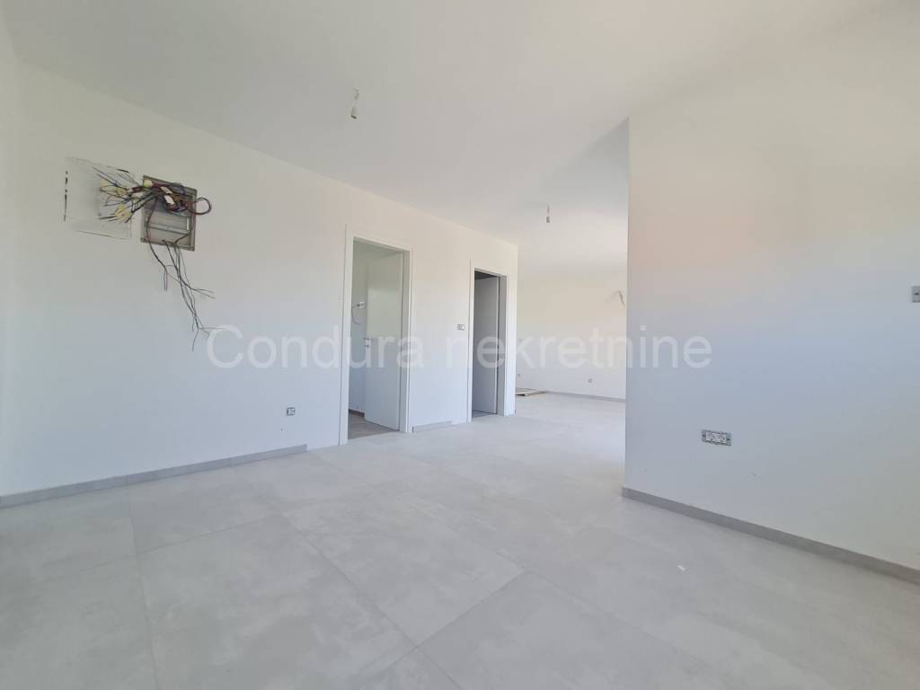 Apartman na moru, Prodaja, Vir, Vir