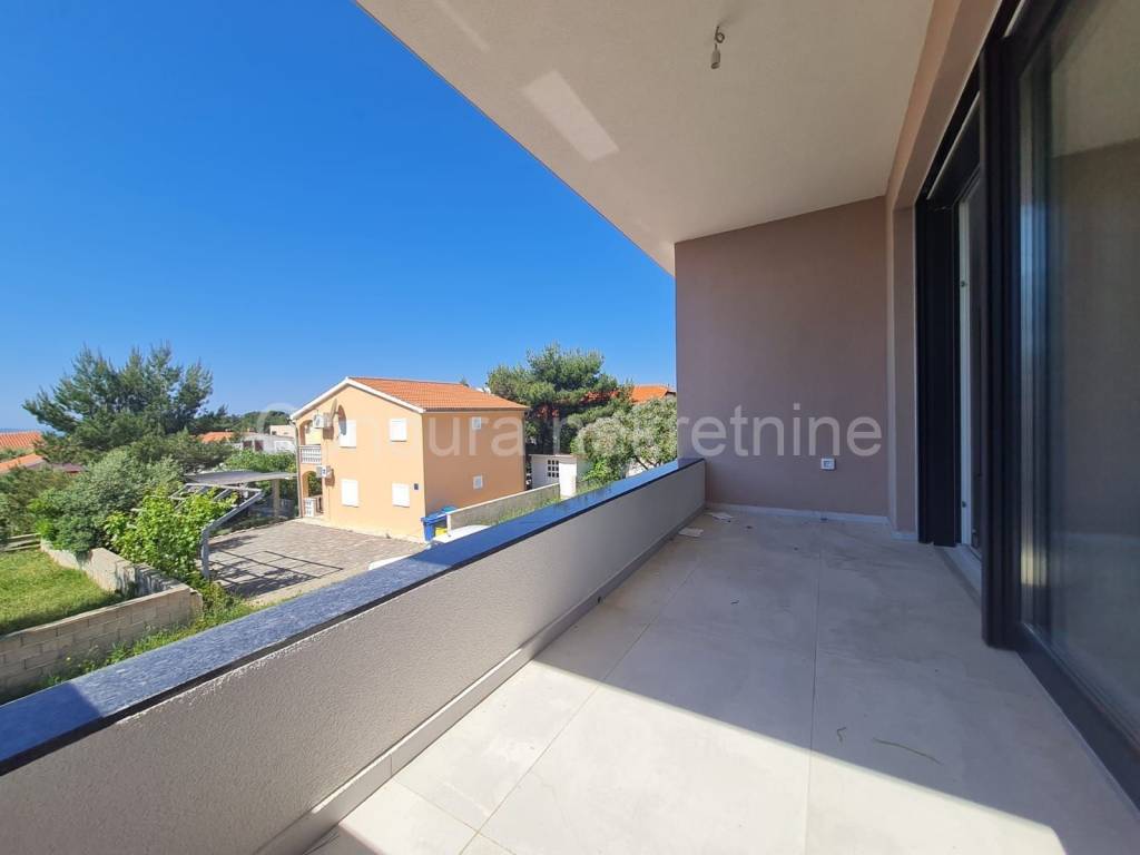 Apartman na moru, Prodaja, Vir, Vir