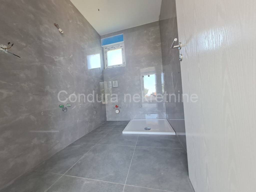Apartman na moru, Prodaja, Vir, Vir