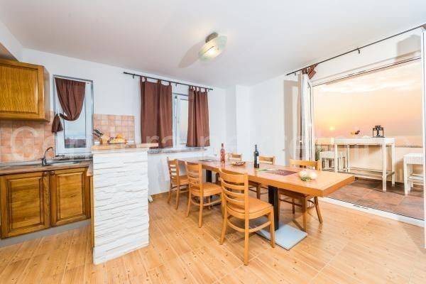 Apartman na moru, Prodaja, Nin, Zaton