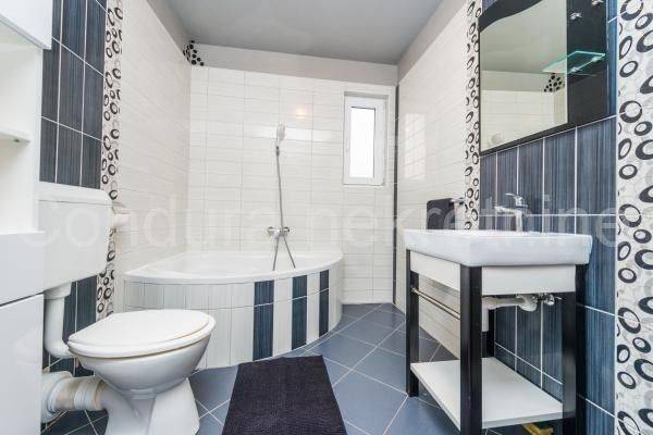 Apartman na moru, Prodaja, Nin, Zaton