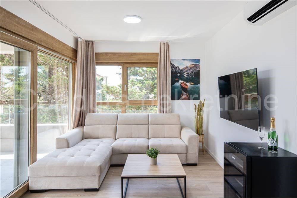 Apartman na moru, Prodaja, Povljana, Povljana