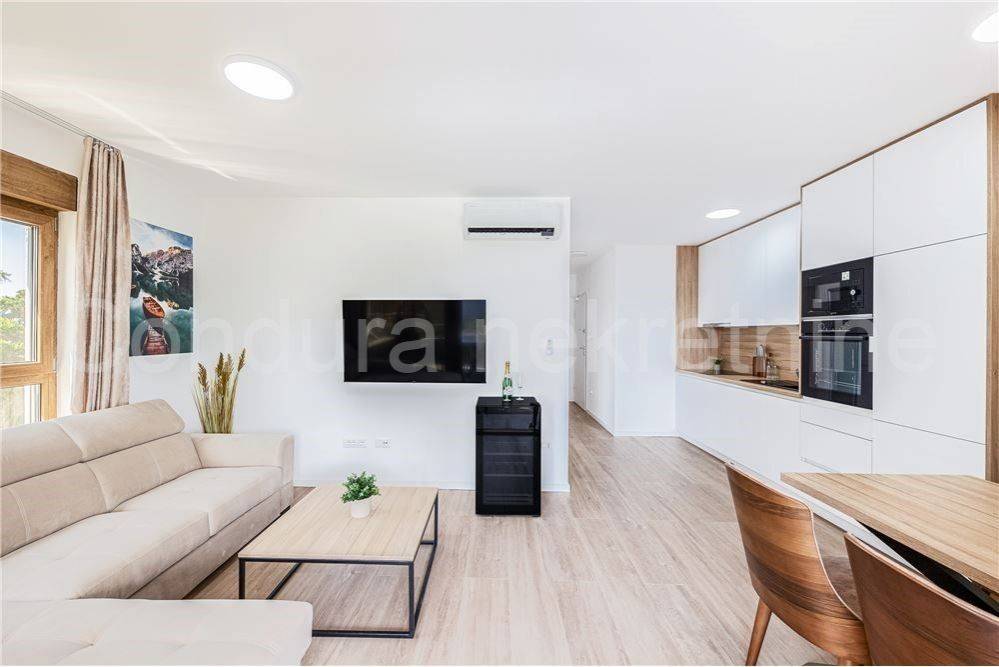 Apartman na moru, Prodaja, Povljana, Povljana