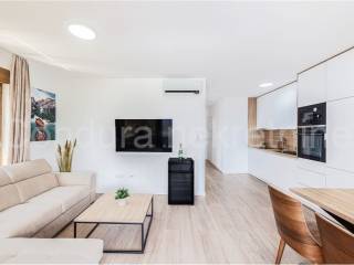 Apartman na moru, Prodaja, Povljana, Povljana