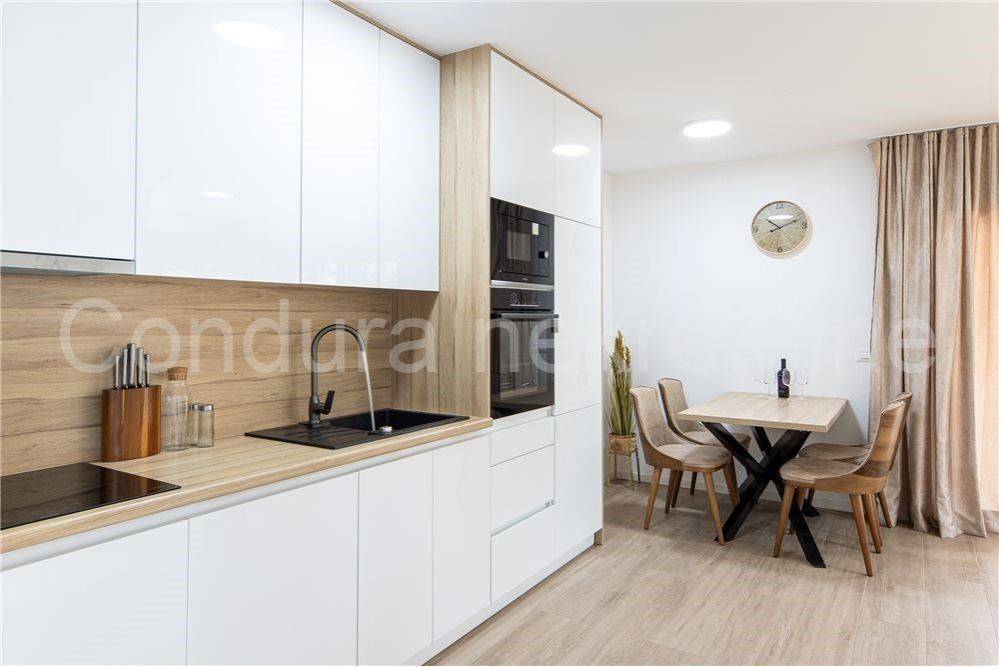 Apartman na moru, Prodaja, Povljana, Povljana