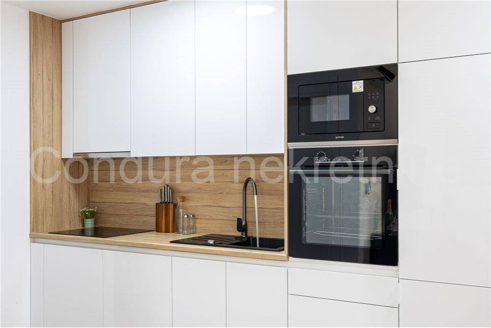 Apartman na moru, Prodaja, Povljana, Povljana
