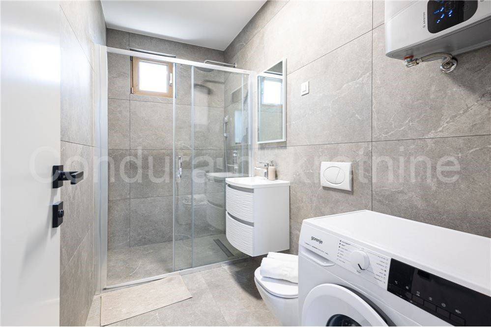 Apartman na moru, Prodaja, Povljana, Povljana