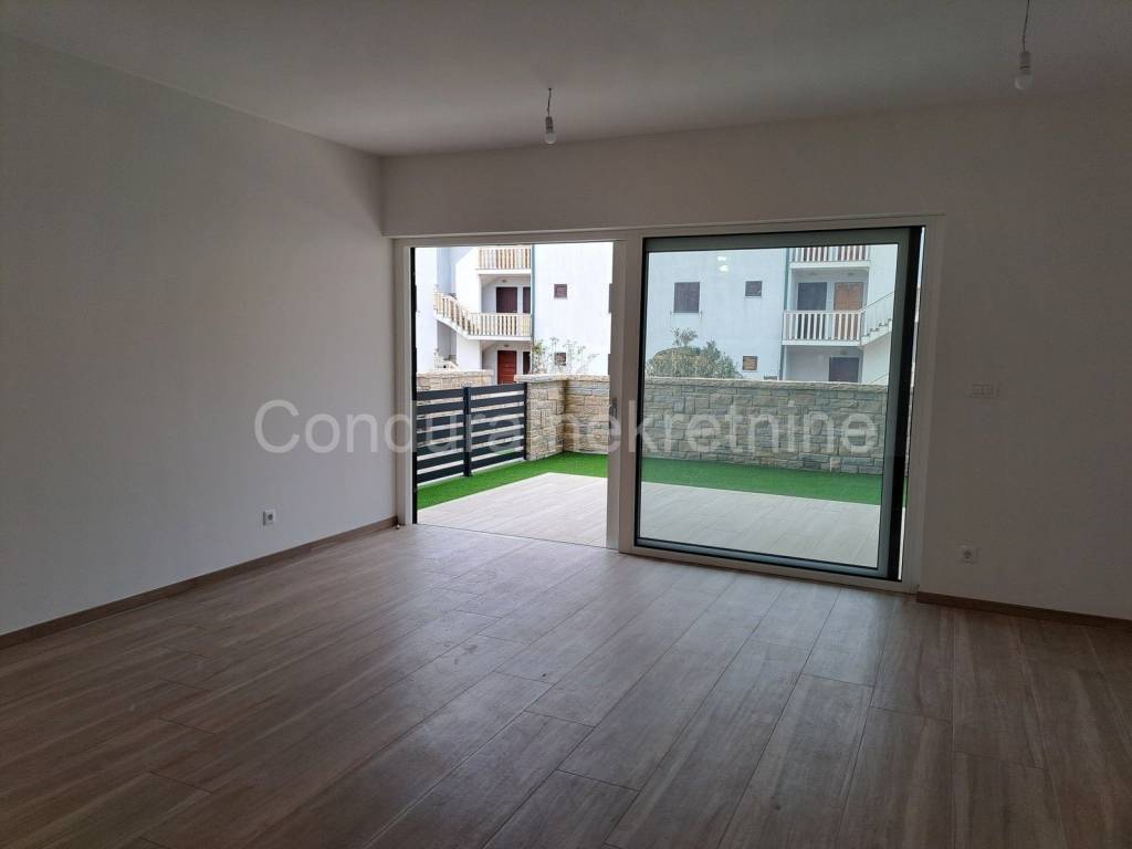 Apartman na moru, Prodaja, Povljana, Povljana