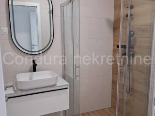 Apartman na moru, Prodaja, Povljana, Povljana
