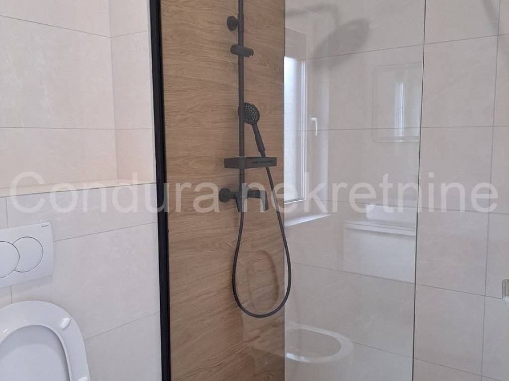 Apartman na moru, Prodaja, Povljana, Povljana
