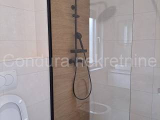 Apartman na moru, Prodaja, Povljana, Povljana