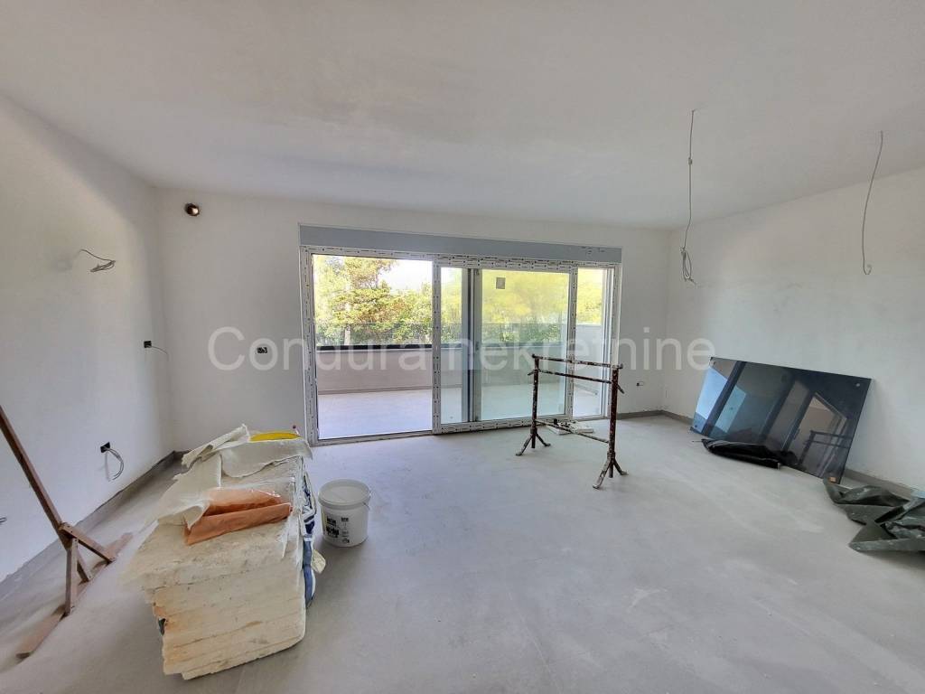 Apartman na moru, Prodaja, Povljana, Povljana