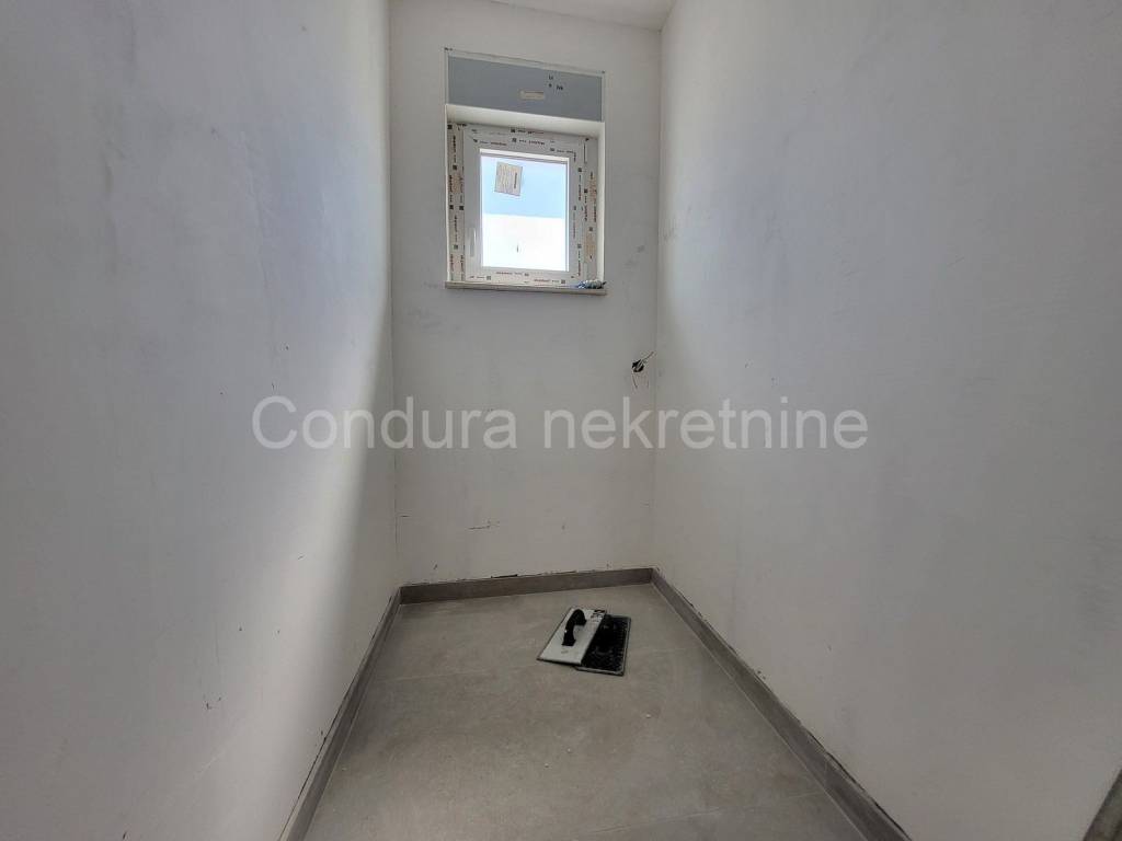 Apartman na moru, Prodaja, Povljana, Povljana
