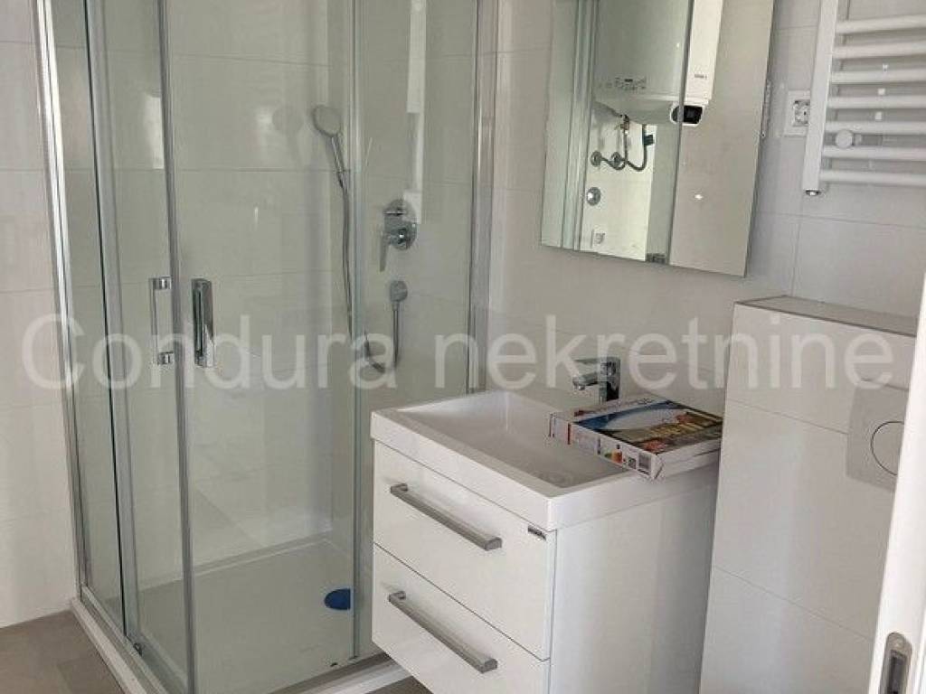 Apartman na moru, Prodaja, Povljana, Povljana