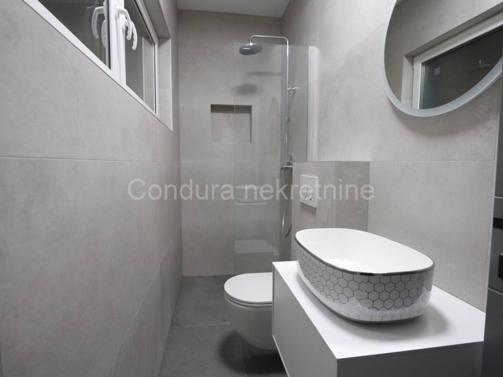 Vila, Prodaja, Nin, Zaton