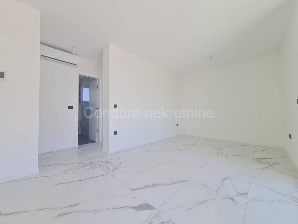 Apartman na moru, Prodaja, Vir, Vir