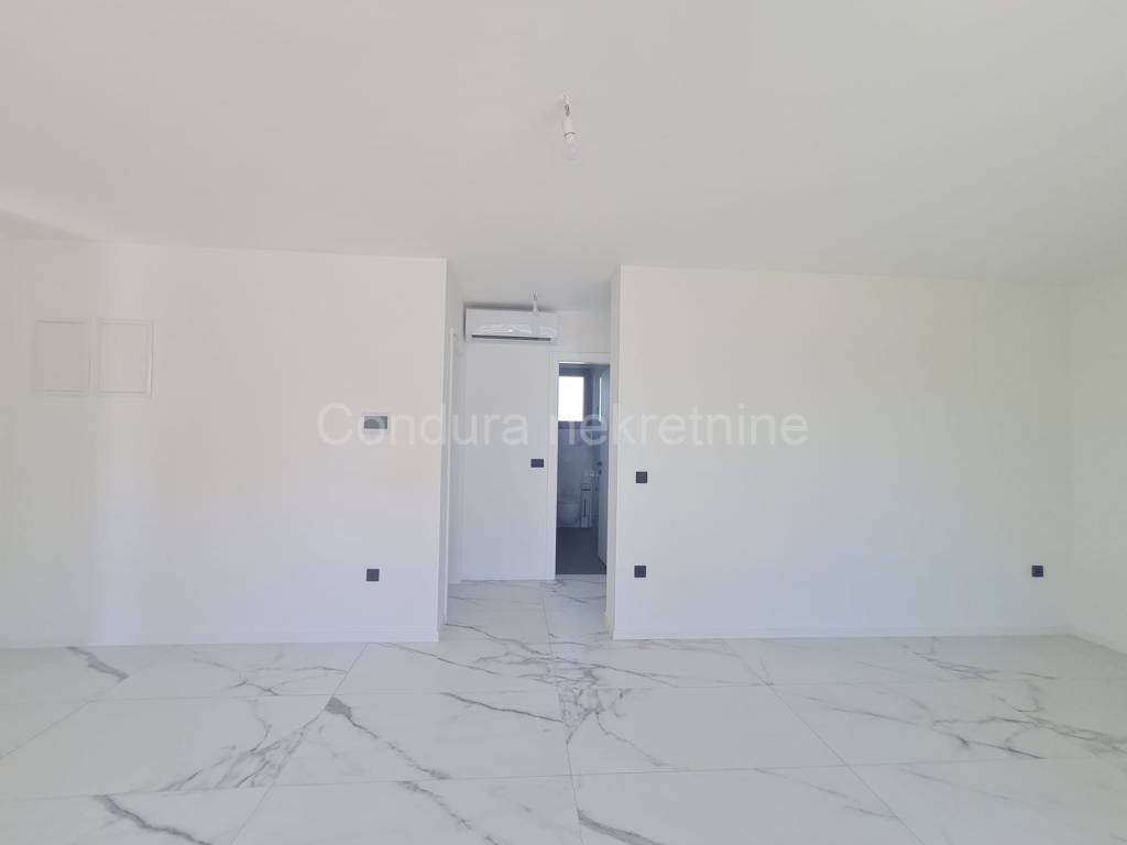 Apartman na moru, Prodaja, Vir, Vir