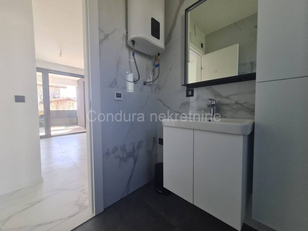 Apartman na moru, Prodaja, Vir, Vir