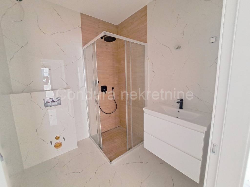 Apartman na moru, Prodaja, Privlaka, Privlaka