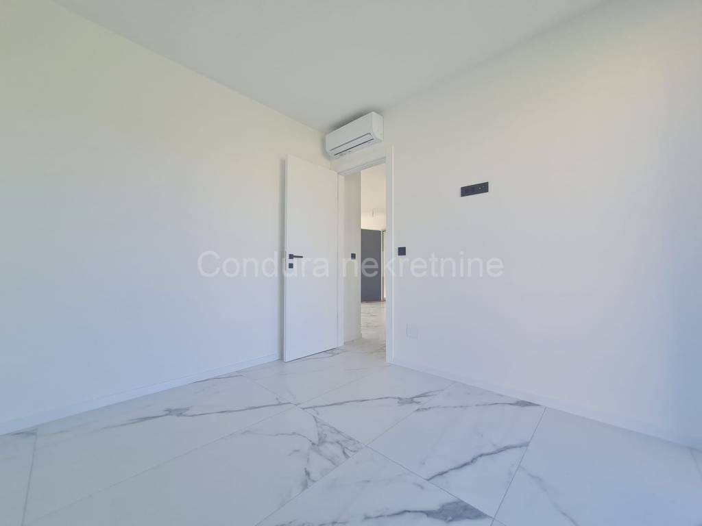 Apartman na moru, Prodaja, Vir, Vir