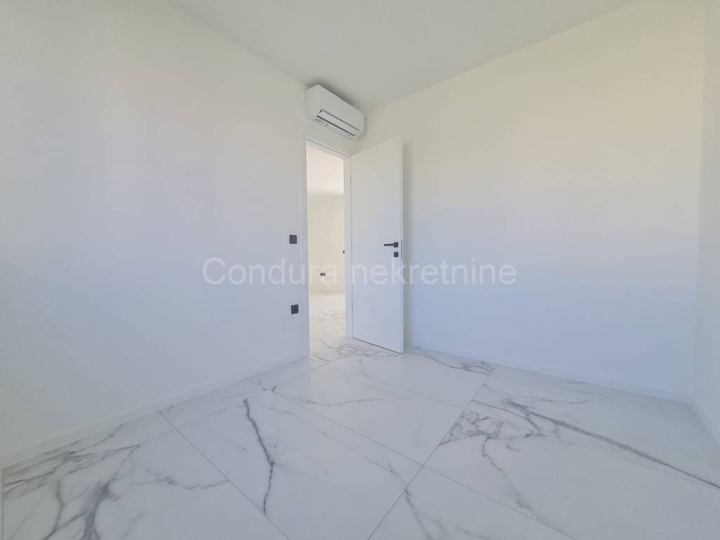 Apartman na moru, Prodaja, Vir, Vir