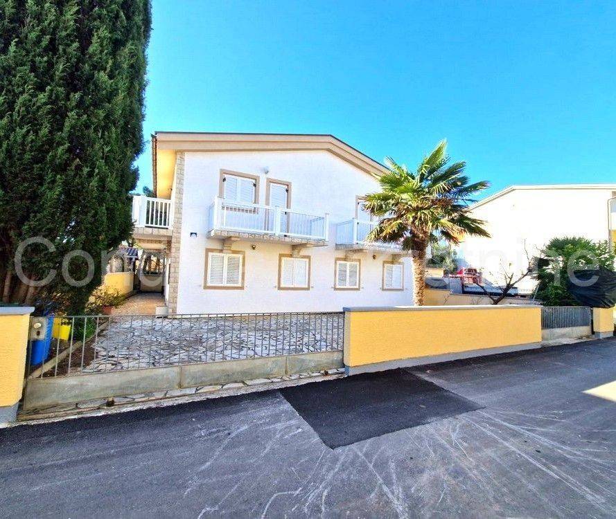 Apartmanska kuća, Prodaja, Vir, Vir